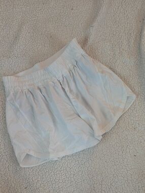 Lululemon Women's White Elastic-Waist Summer Shorts